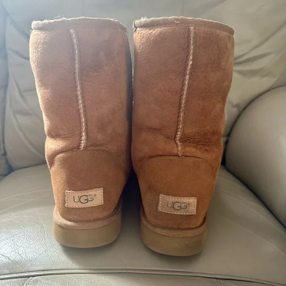 UGG - UGG Classic Shorts II Boots - Great Condition! - Picture 5 of 10